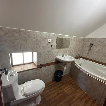 Hospudka U Zvonicky * Strehom